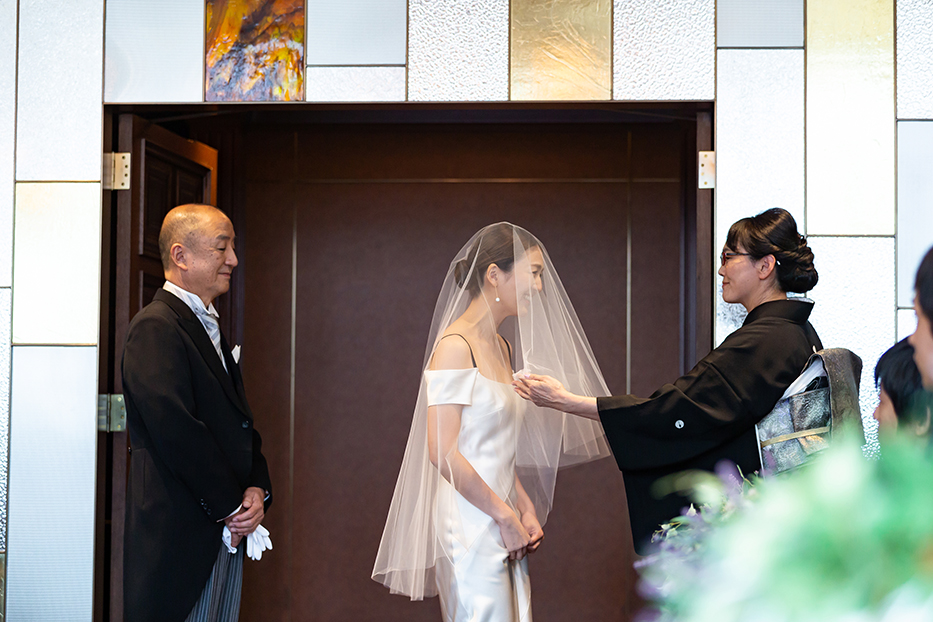 愛知県の名古屋市にあるコンダーハウスでの結婚式持ち込み撮影。ベールダウン