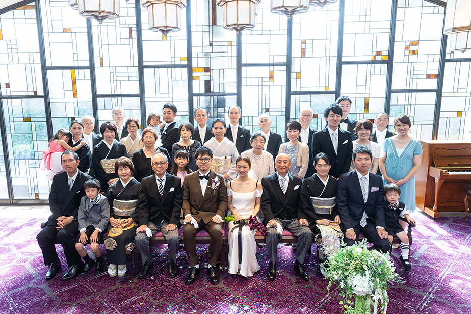 愛知県の名古屋市にあるコンダーハウスでの結婚式持ち込み撮影。チャペルでの集合写真