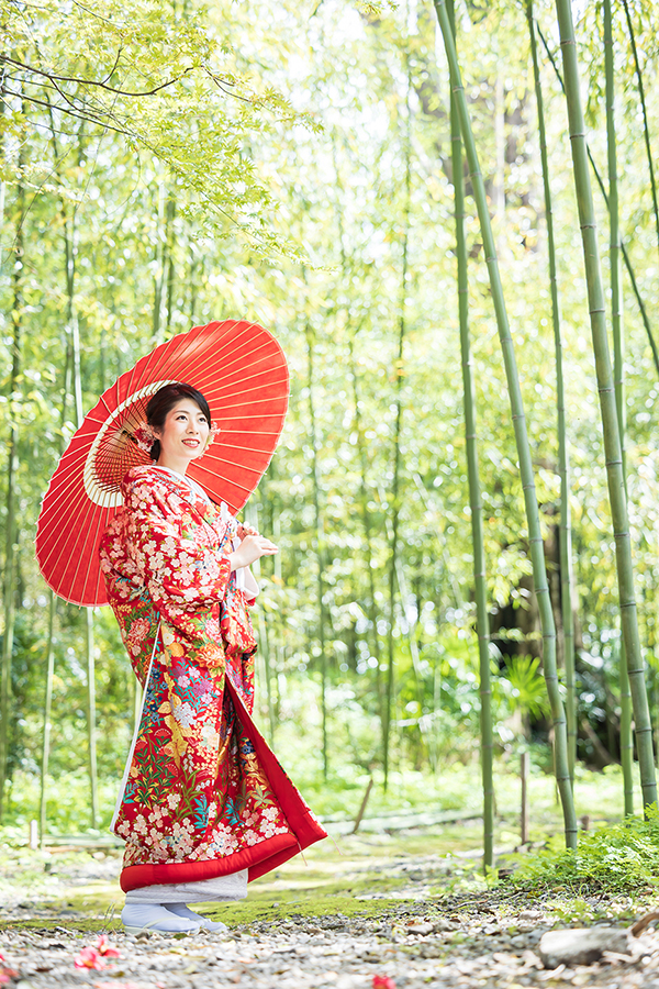 岐阜県大垣市の赤坂宿での和装前撮り撮影。番傘を使用してのソロショット