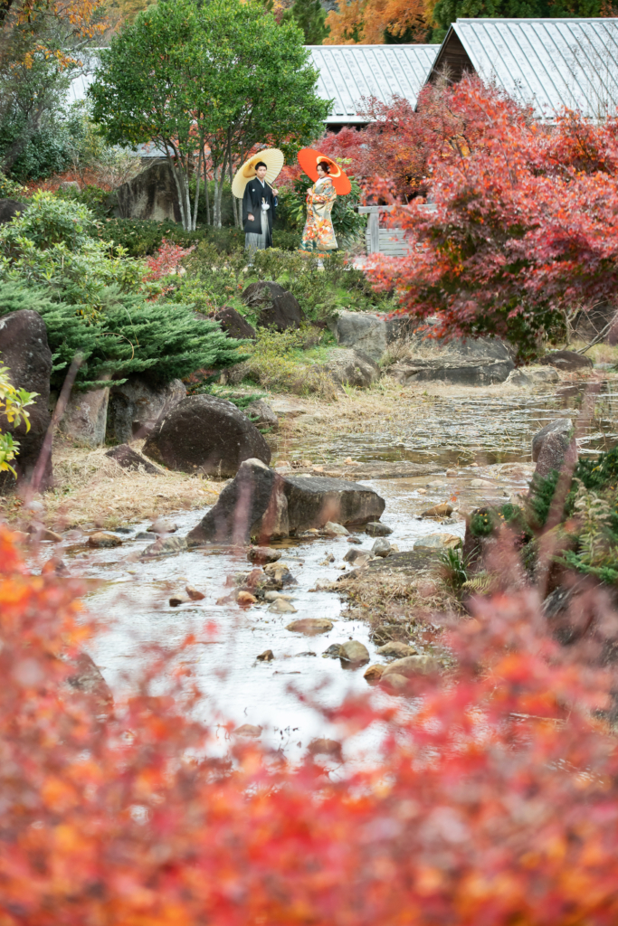 紅葉シーズンの名古屋・モリコロパークでの紅葉・和装前撮り撮影。見事な紅葉！