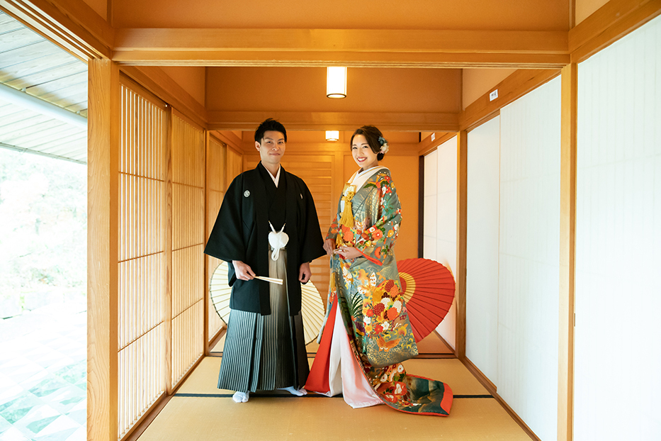 紅葉シーズンの名古屋・モリコロパークでの紅葉・和装前撮り撮影。和室での型物撮影