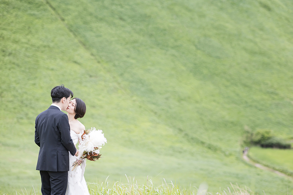 奈良県・曽爾高原での前撮り撮影。青空チャペルでの結婚式