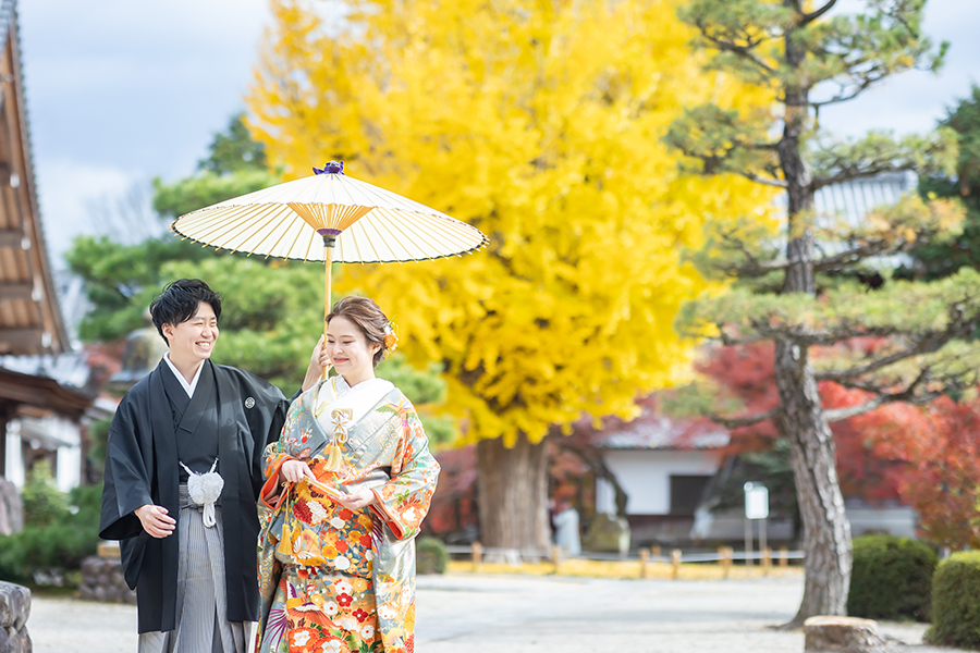 岐阜県多治見市の永保持での紅葉・和装前撮り撮影。樹齢700年！の銀杏の木