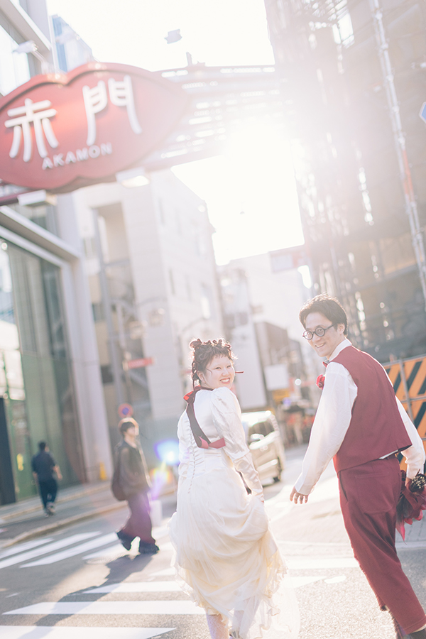 お二人が大好きな名古屋市・大須でドレス前撮り